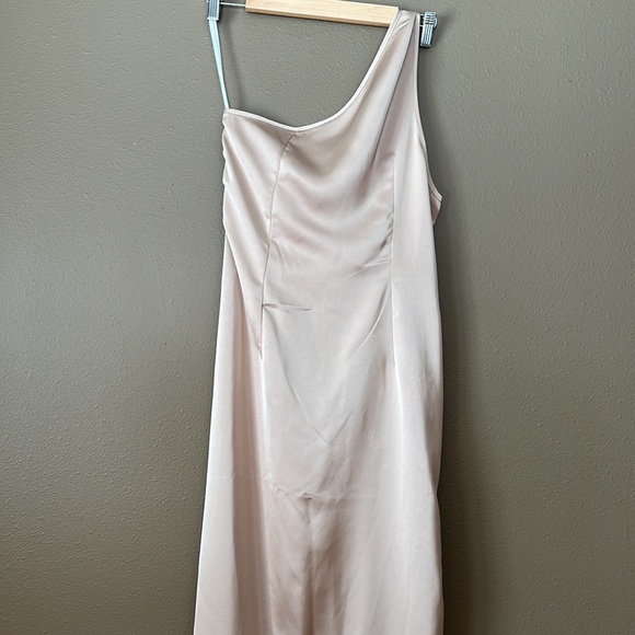 Women’s prom/bridesmaid dress; size med - Picture 5 of 9